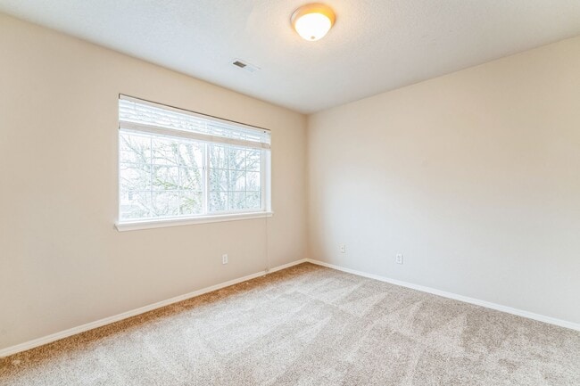 Building Photo - 2936 NE 13th Dr