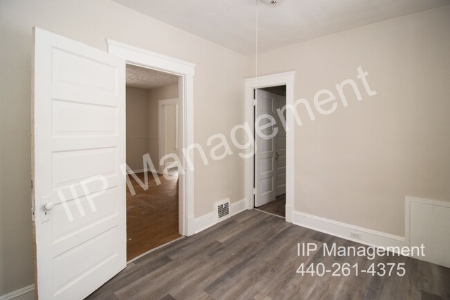 Building Photo - Stunning 2-Bedroom, 1-Bath Rental in Cleve...