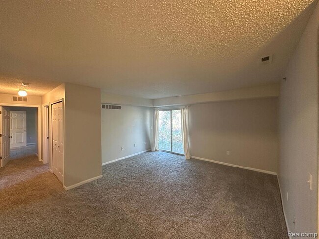 Building Photo - 12101 Pinehurst Ln