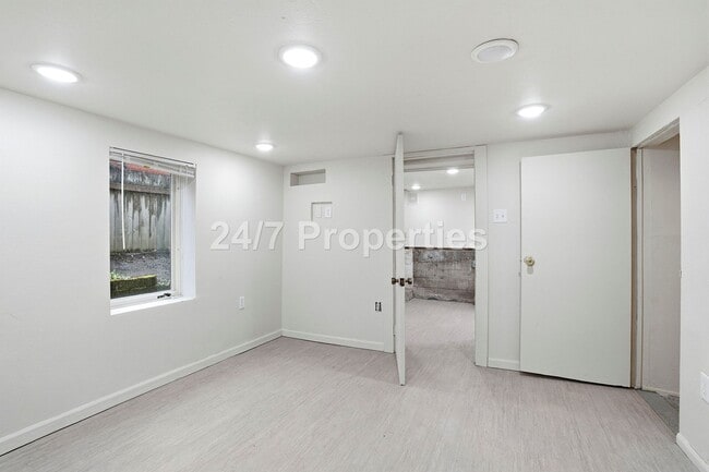 Building Photo - Amazing 4 bedroom home in SE Portland!