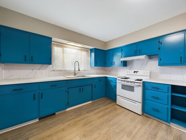 Building Photo - 112 Brady Ln