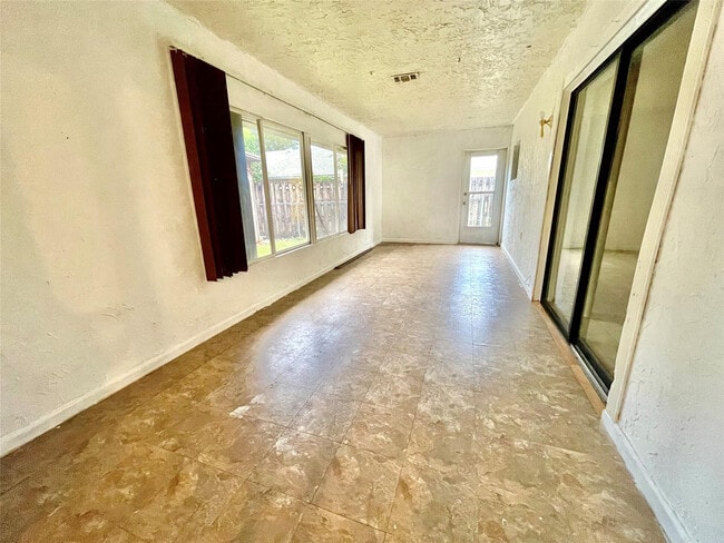 Building Photo - 9133 NW 48th St