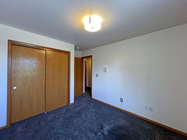 Building Photo - Stunning 4 Bedroom 2.5 Bath with Peek-a-Boo View of Puget Sound