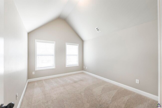 Building Photo - 153 Forestbrooke Way