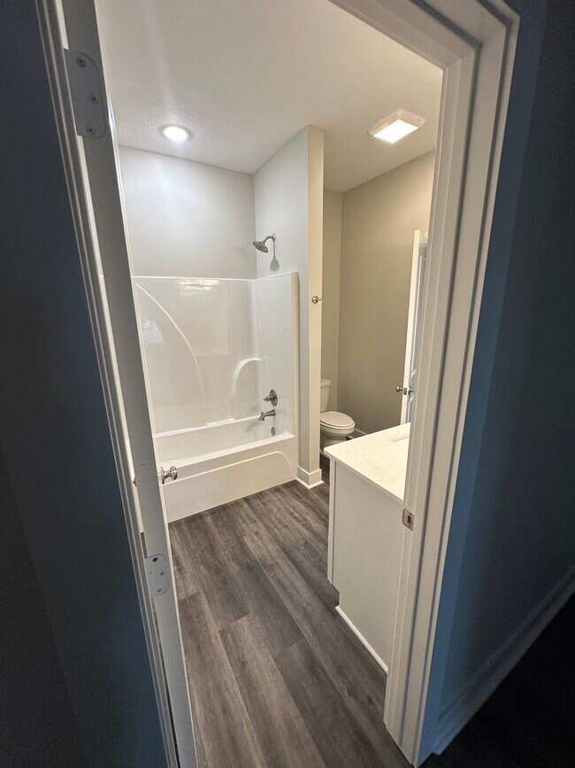 Building Photo - 1713 Bilbo St