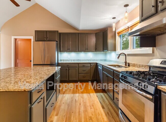 Building Photo - 318 Sulphur Springs Rd