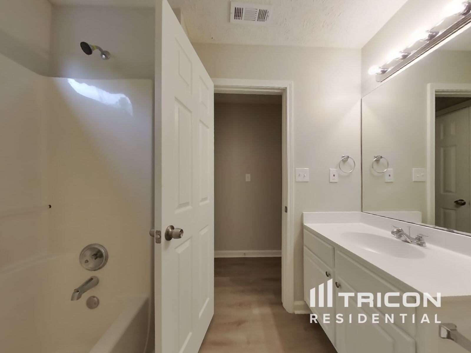Building Photo - 5534 Somervale Ct