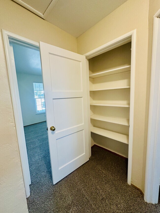 Building Photo - 3178 Hillview Ct