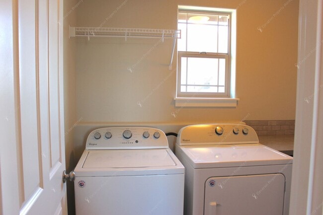 Building Photo - 3 BR home in Northwest Redmond w/ Mountain Views