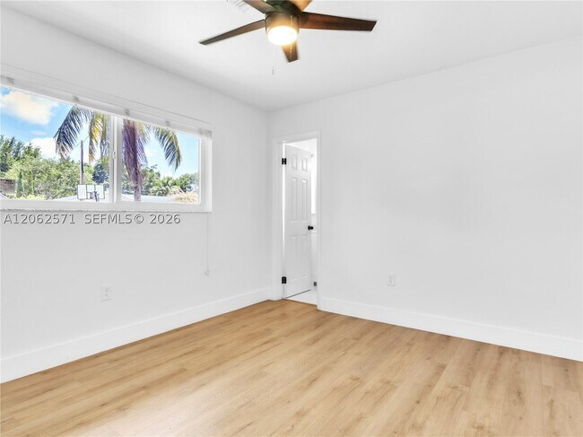 Building Photo - 10015 SW 85th St