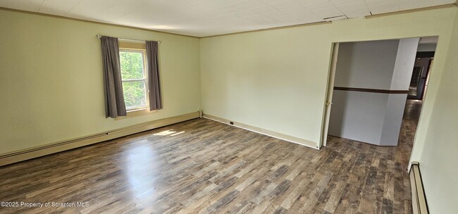 Building Photo - 608 N Valley Ave