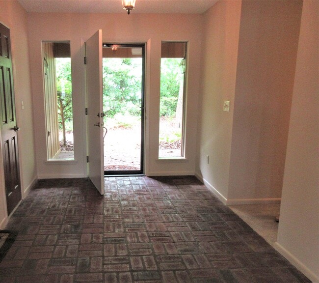 Building Photo - 631 Nelson Point Rd