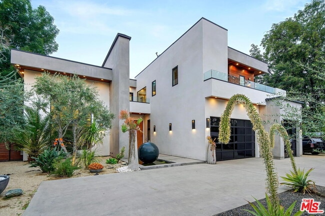 Building Photo - 6029 Melvin Ave