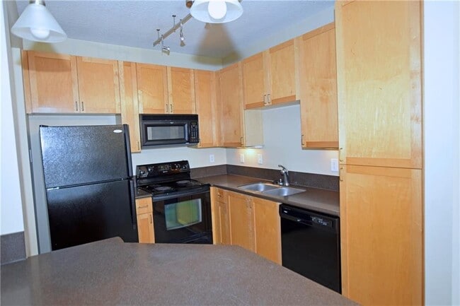 Building Photo - 400 17th St NW