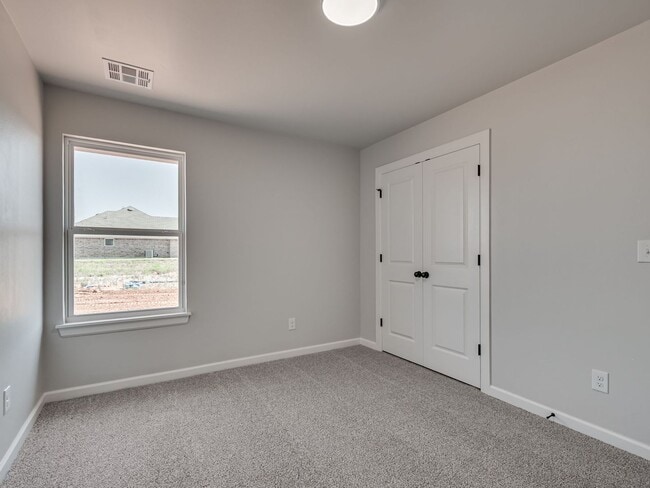 Building Photo - Newer Home available Mid-August 2026- Mustang Park- Storm Shelter