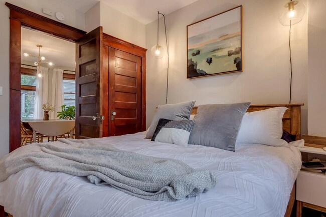 Building Photo - 3501 Cedar Ave S