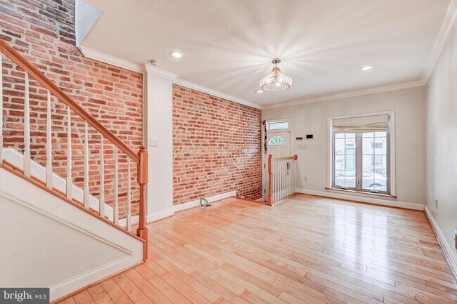 Building Photo - 145 N Streeper St