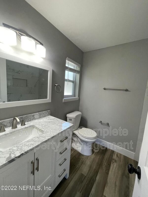 Building Photo - 72 7th St