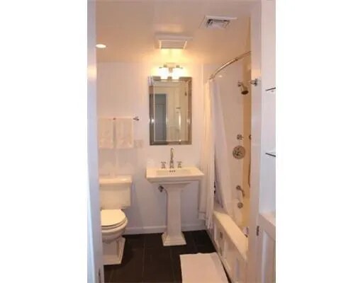 Main Bathroom - 15 Lawrence St