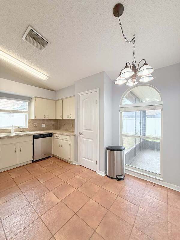 Building Photo - 1118 Hardwood Dr
