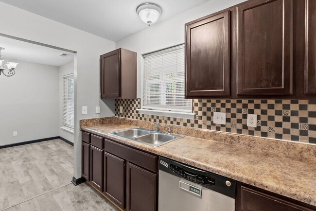 Building Photo - Western Branch 4 bed Ready Now!!