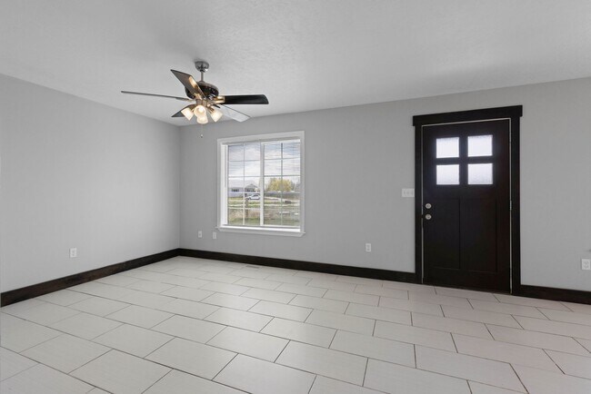 Building Photo - 4 bed 2 bath Home in Idaho Falls