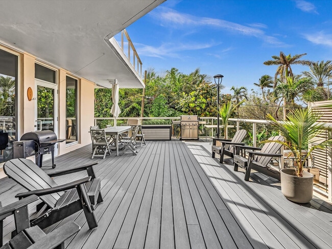 Building Photo - 3000 Holiday Dr