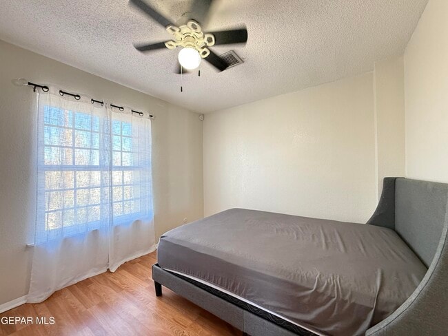 Building Photo - 10407 Ashwood Dr