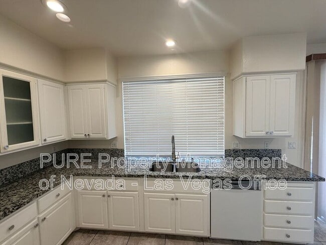 Building Photo - 925 Lexington Cross Dr