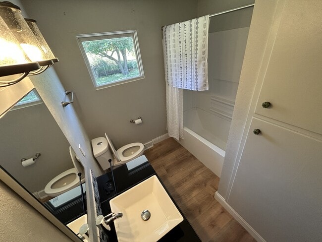 Building Photo - 129 Cohosset Dr