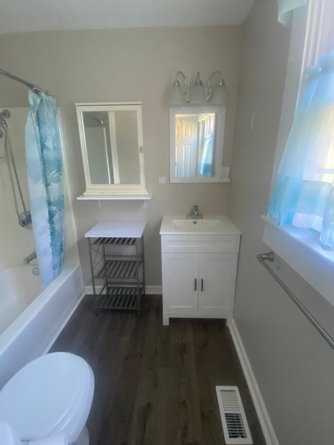 Two full baths - 944 W 2nd St