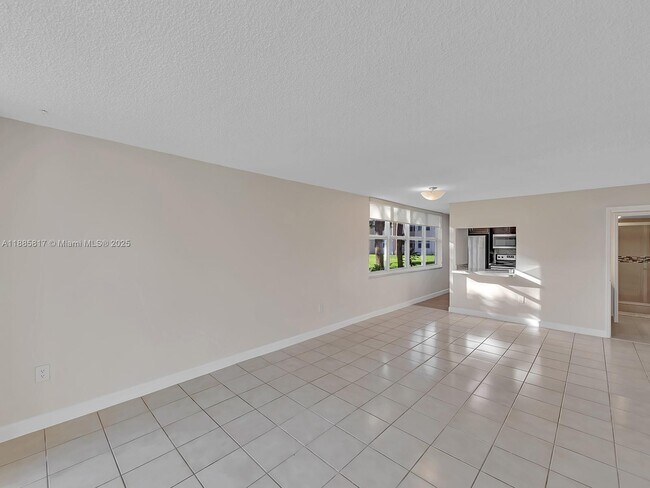 Building Photo - 9451 Evergreen Pl