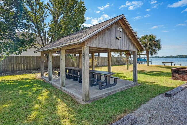 Building Photo - 114 Dana Pointe