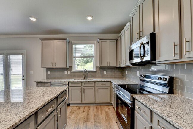 Building Photo - 7309 Yewtree Dr