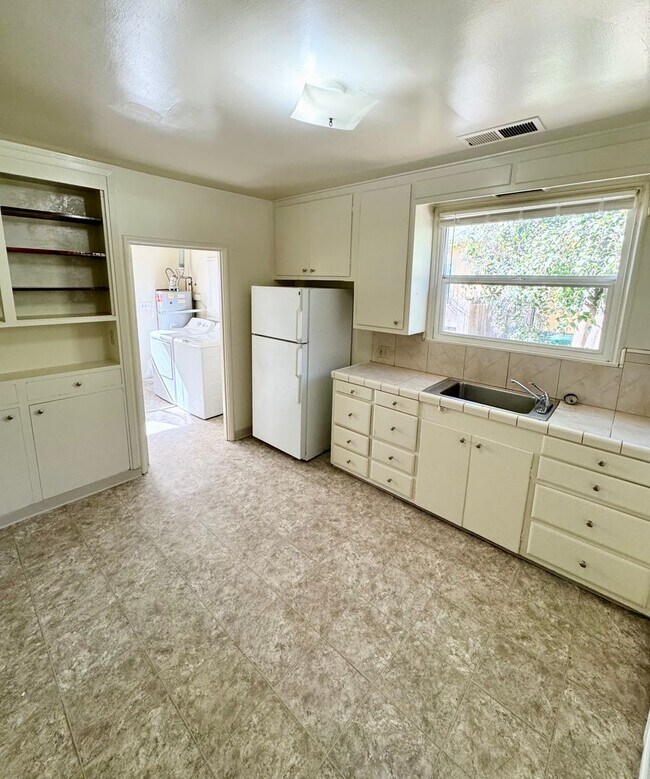 Building Photo - 1119 Citrus Ave