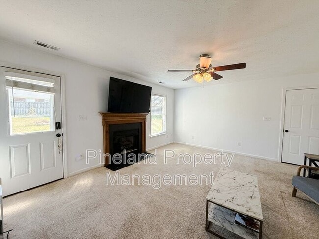 Building Photo - 815 Zapata Ln