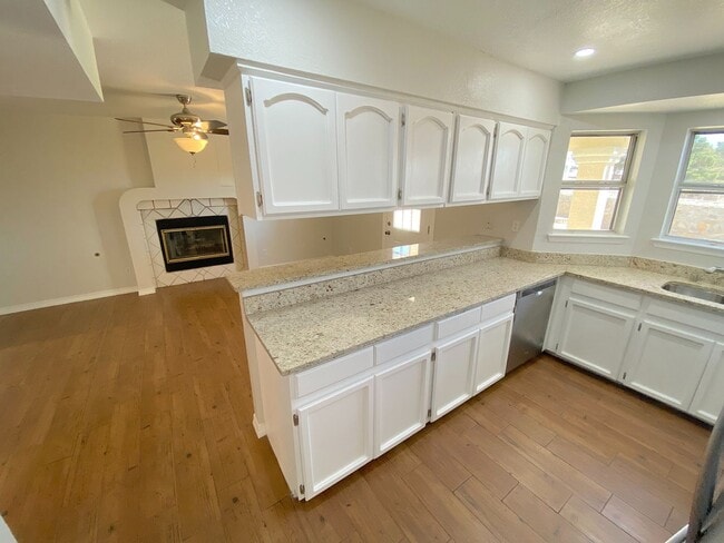 Building Photo - Beautiful North Hills Refrig A/C Home with Pool!