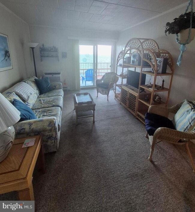 Building Photo - 745 Mooring Rd