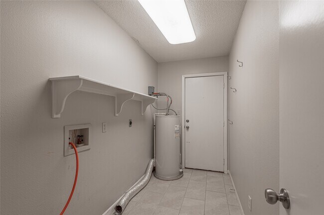 Building Photo - 3011 Sand Dr