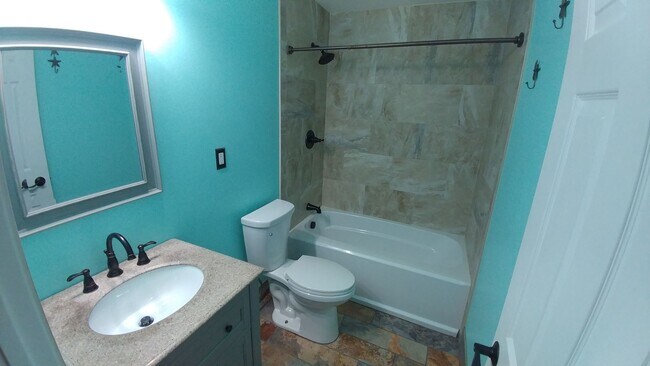 Building Photo - Spacious 4 bedroom 2 Bath Single Family Mt Pleasant