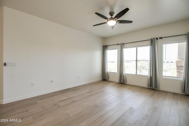 Building Photo - 5450 E Deer Valley Dr