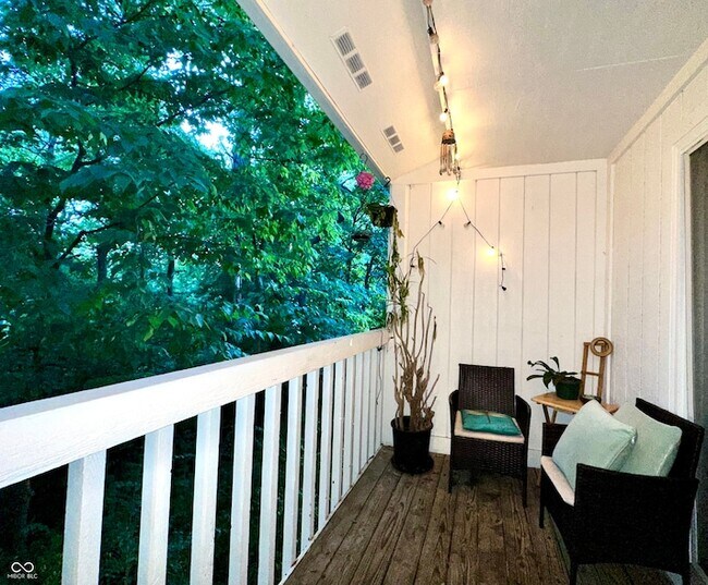 Building Photo - 1111 Island Woods Dr