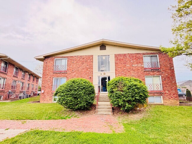 Building Photo - 1 Bedroom, 1 Bathroom close to public transportation in the Heart of Lexington