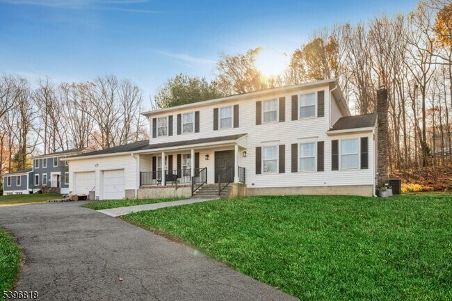 Building Photo - 18 Lisa Dr