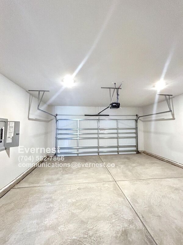 Building Photo - 217 Aniston Ln