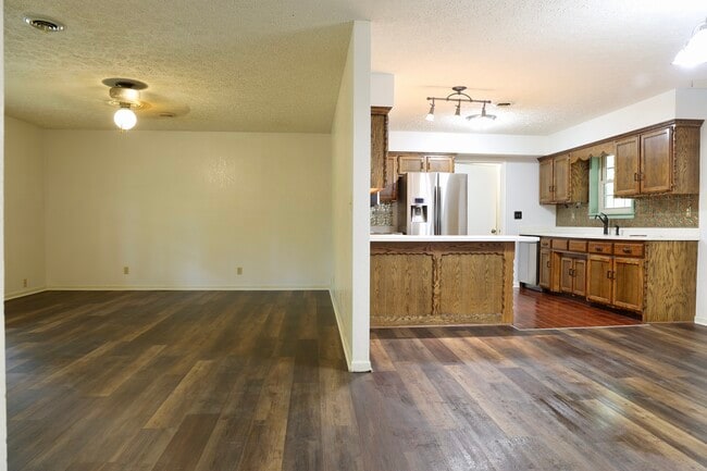 Building Photo - 16280 Hardwood Ln