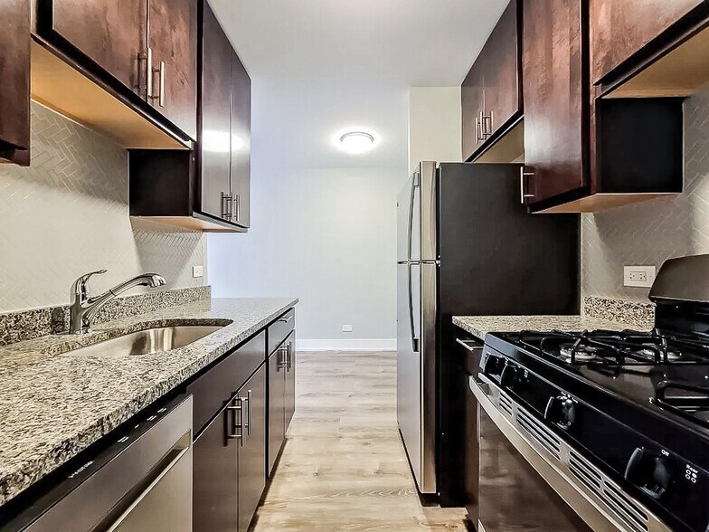 Building Photo - 525 W Surf