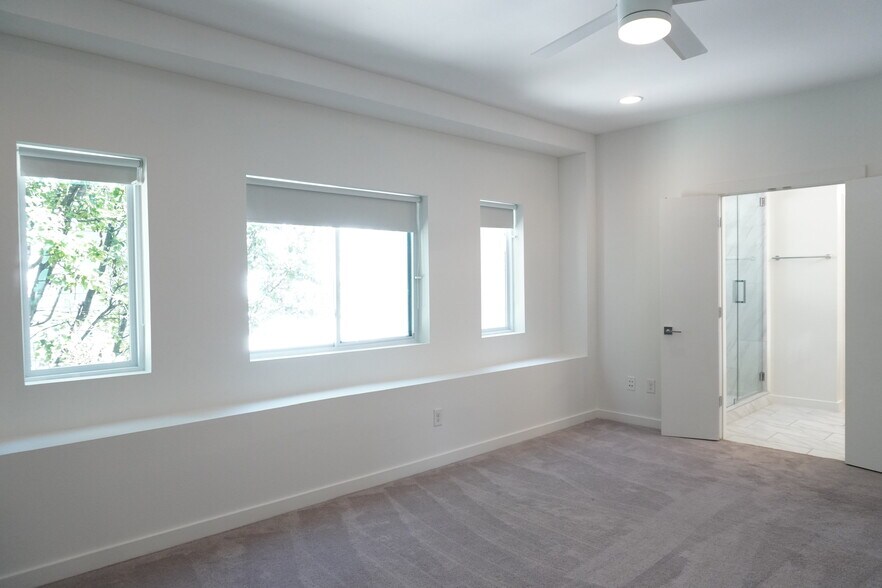 Building Photo - 5615 Bryan Pky