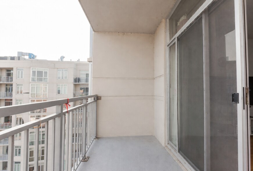 Building Photo - 1133 W Granville Ave