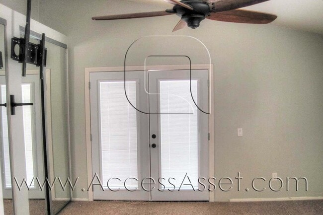 Building Photo - Charming 3 Bed/2 Bath Home In Desirable Ch...